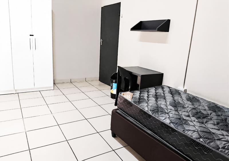 To Let 8 Bedroom Property for Rent in Die Bult North West